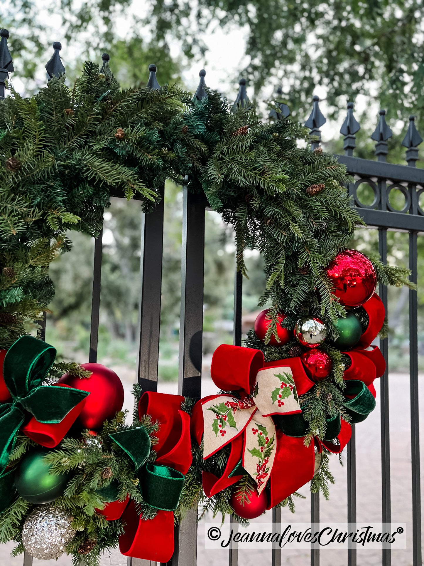 Linen Poinsettia Holly 4" Red & Green